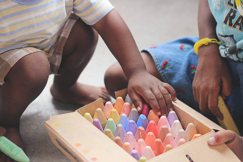 Descubre cómo el Zorro Balancín potencia las actividades sensoriales en la educación Montessori