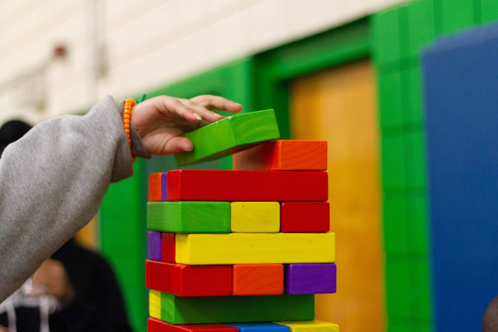 Cómo las Piedras de Equilibrio Potencian las Actividades Sensoriales y Juguetes Montessori en la Educación Infantil