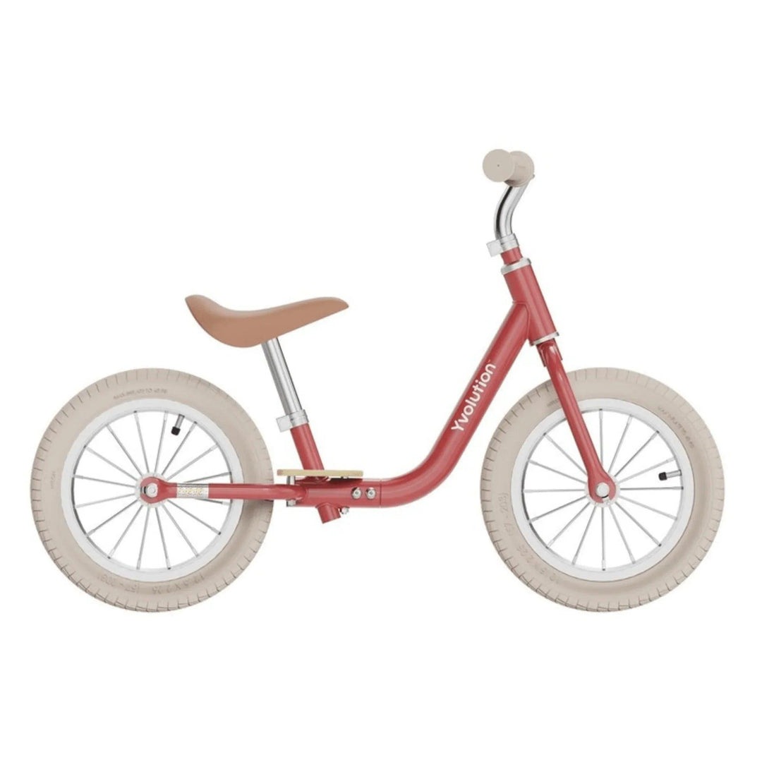 Vista lateral completa de bicicleta infantil Yvolution sin pedales en color rojo