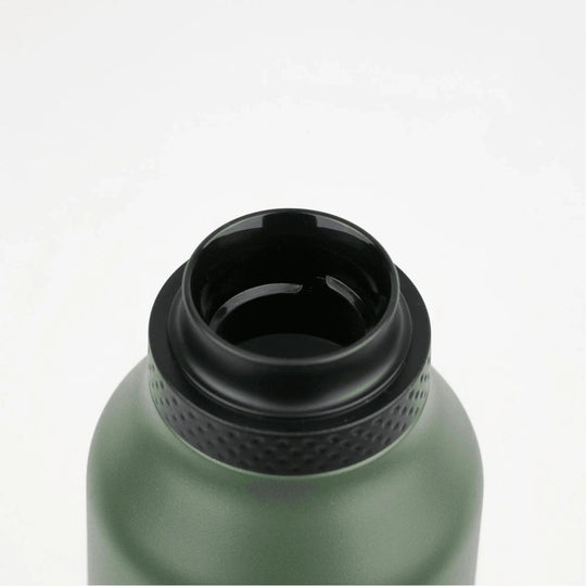 Détail de l'embouchure de la bouteille thermique Runbott avec intérieur en céramique et filetage de fermeture hermétique