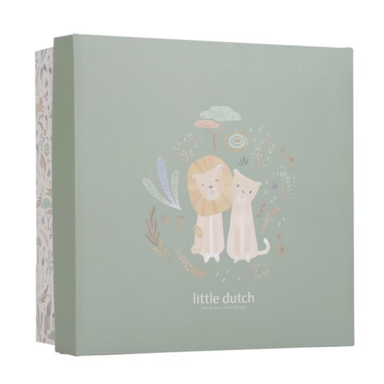 Detail of the Safari Friends gift box for newborn