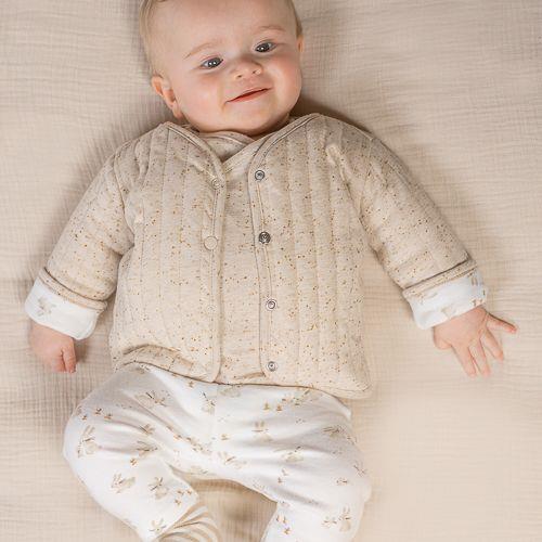 Chaqueta reversible acolchada de bebé en color beige con textura moteada y botones, diseño cálido y cómodo de Little Dutch