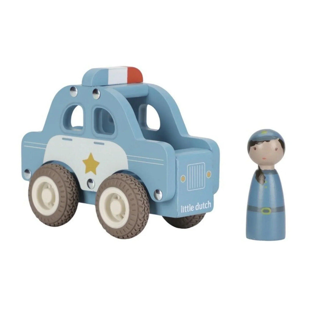 Voiture de police miniature en bois bleu avec figurine de policier Little Dutch sur fond blanc