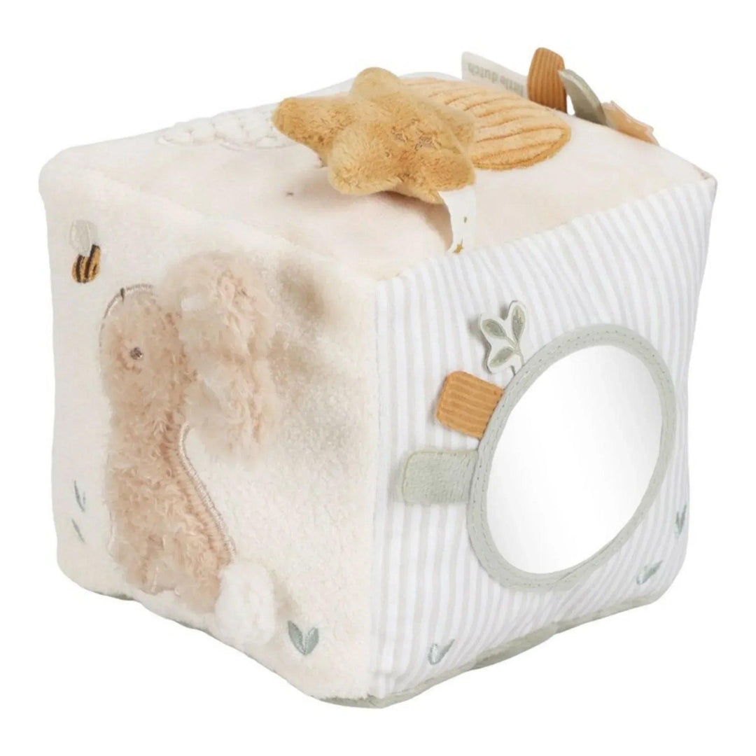 Cube d'activités Little Dutch avec lapin, miroir et étoile en peluche pour stimuler bébé.