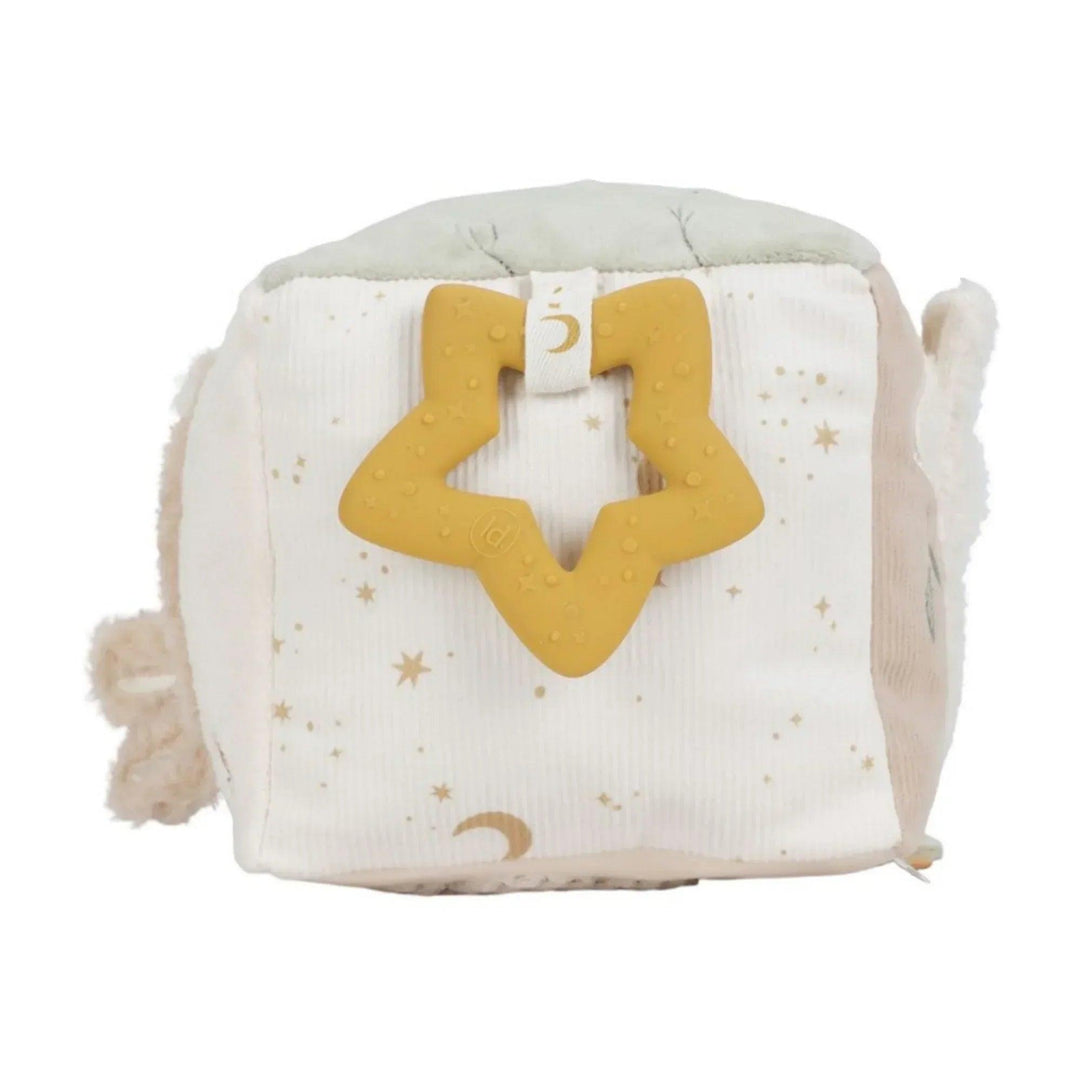 Cube sensoriel pour bébé avec anneau de dentition en forme d'étoile et imprimé lune et étoile, marque Little Dutch.