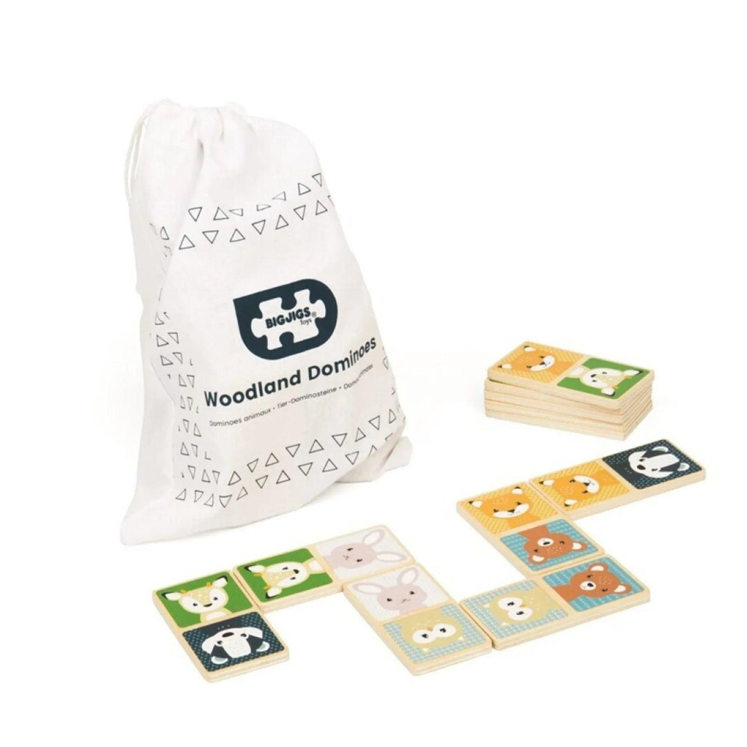 Juego de dominó infantil de madera con animales del bosque y bolsa de tela para guardar.