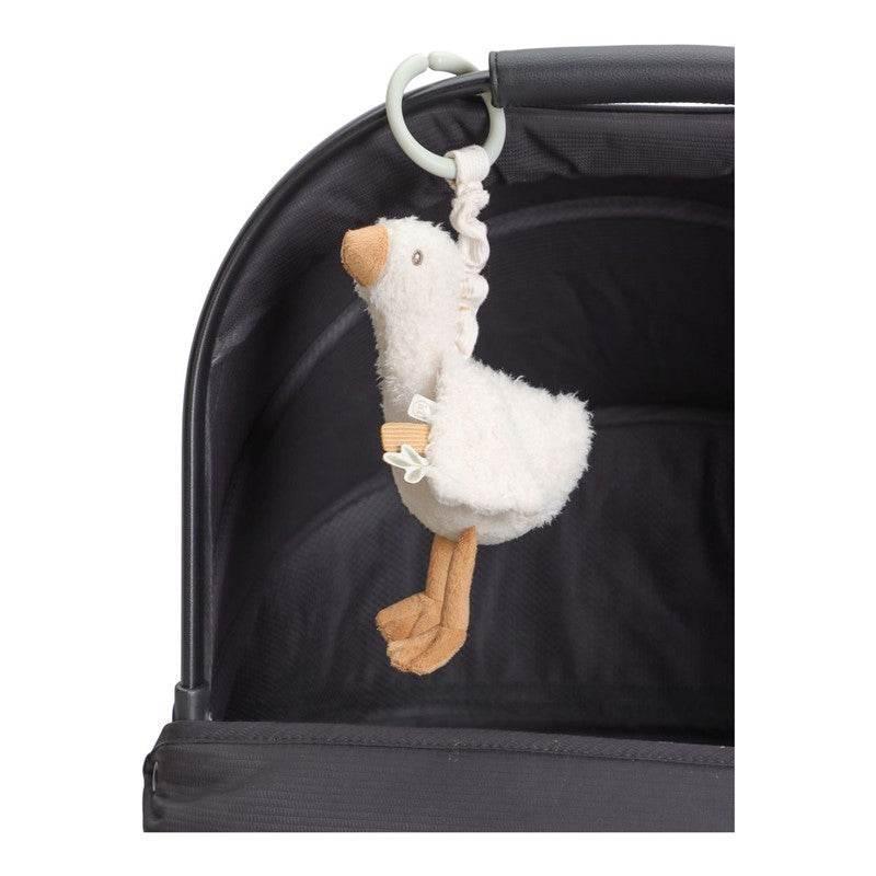 Juguete colgante ganso de peluche Little Dutch sujeto al carrito de bebé en tonos beige y blanco
