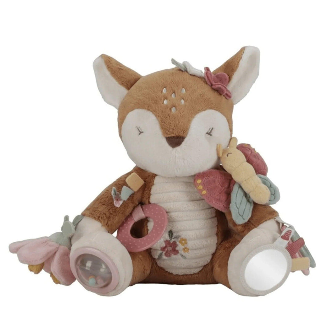 Jouet en forme de cerf pour bébé, avec des éléments sensoriels et une fleur rose sur la tête.