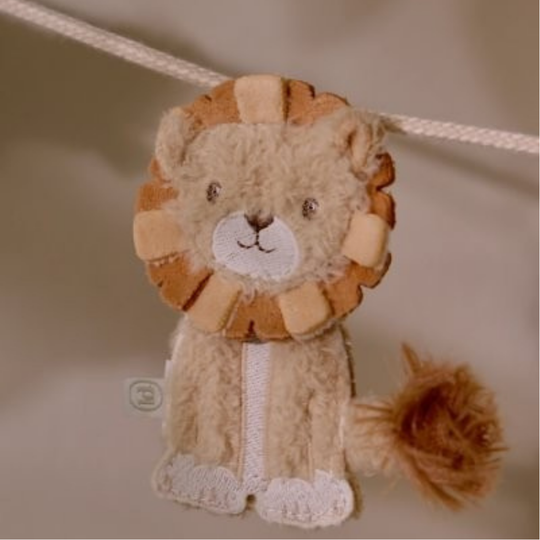 Detail of Little Dutch lion garland ornament