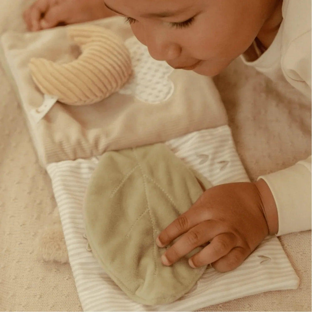 Jouet d'activités pour bébé Little Dutch Livre en tissu avec lapin