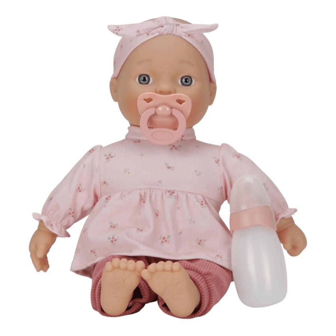 Muñeca bebé Little Dutch con chupete rosa y biberón, vestida con conjunto floral y pantalones rosados