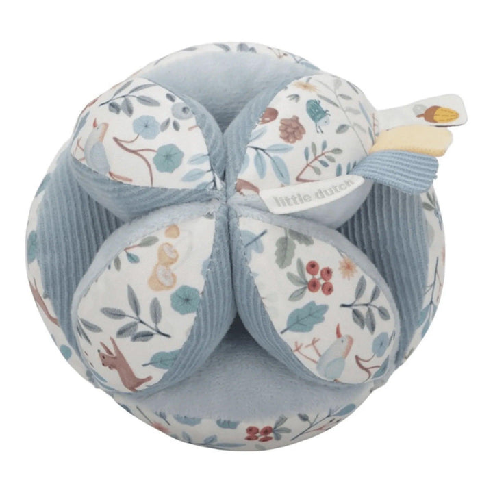 Elota Montessori Little Dutch nei toni del blu con stampa Little Forest, morbida e facile da afferrare per i bambini.