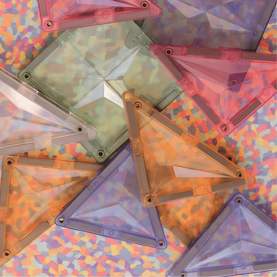 Pièces triangulaires pastel Clever Clixx incluses dans l'ensemble magnétique de 36 pièces