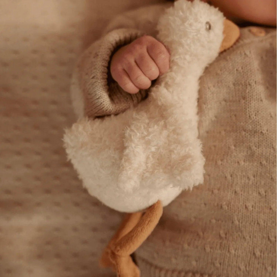 Peluche oie câline Little Dutch blanche et beige idéale pour les nouveau-nés