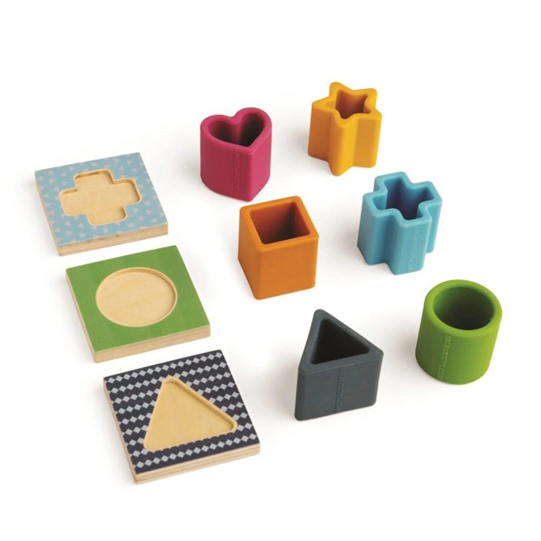 Pezzi geometrici per bambini: cuore, stella, cerchio, quadrato e triangolo da incastrare tra loro.