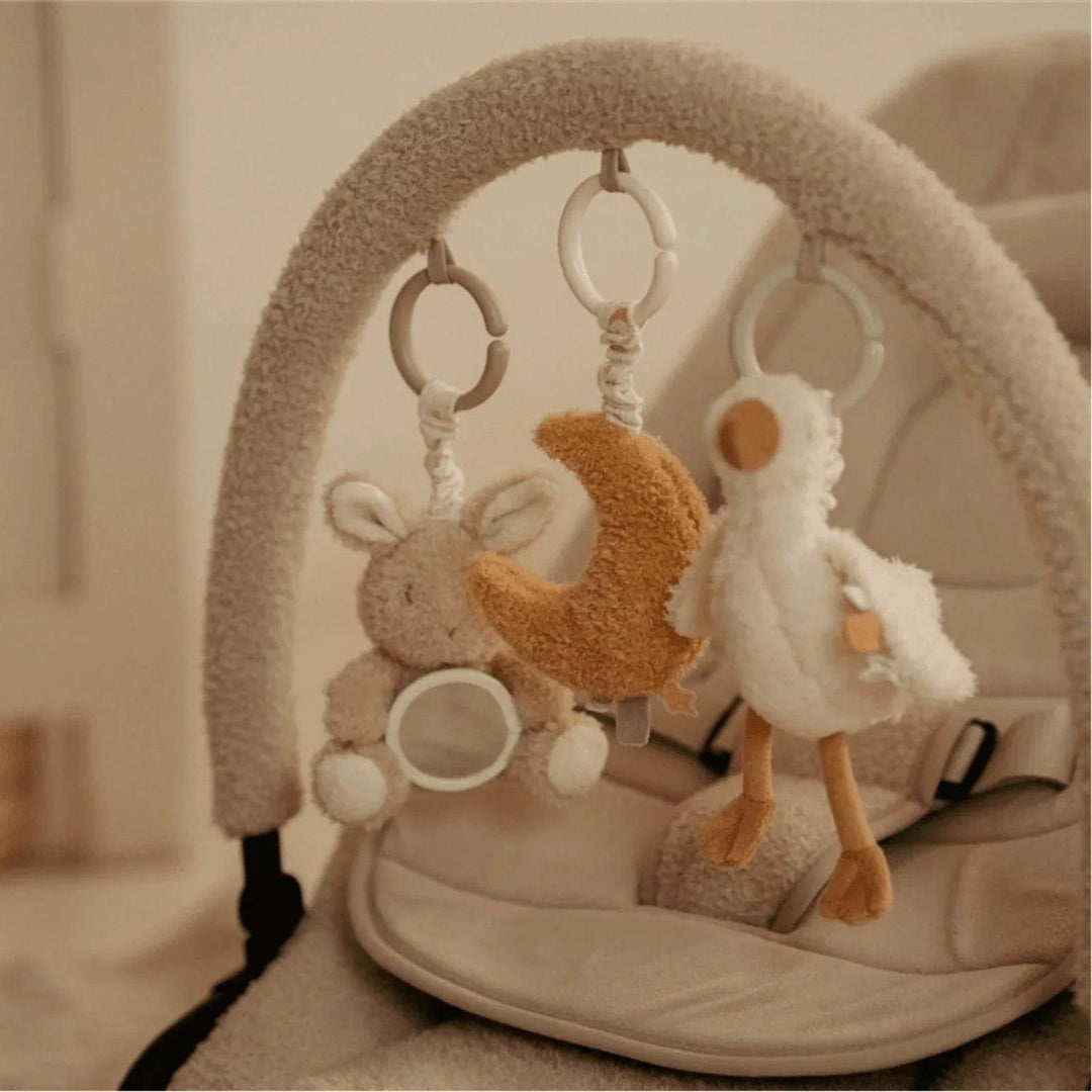 Set de juguetes colgantes Little Dutch con ganso, luna y conejo en arco de hamaca para bebé