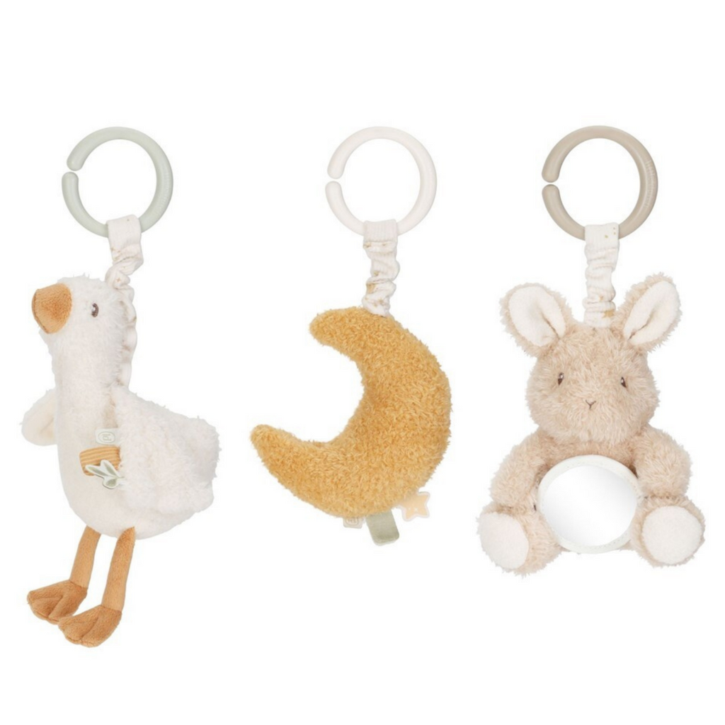 Set de tres juguetes colgantes para bebé Little Dutch con ganso, luna y conejo en tonos suaves