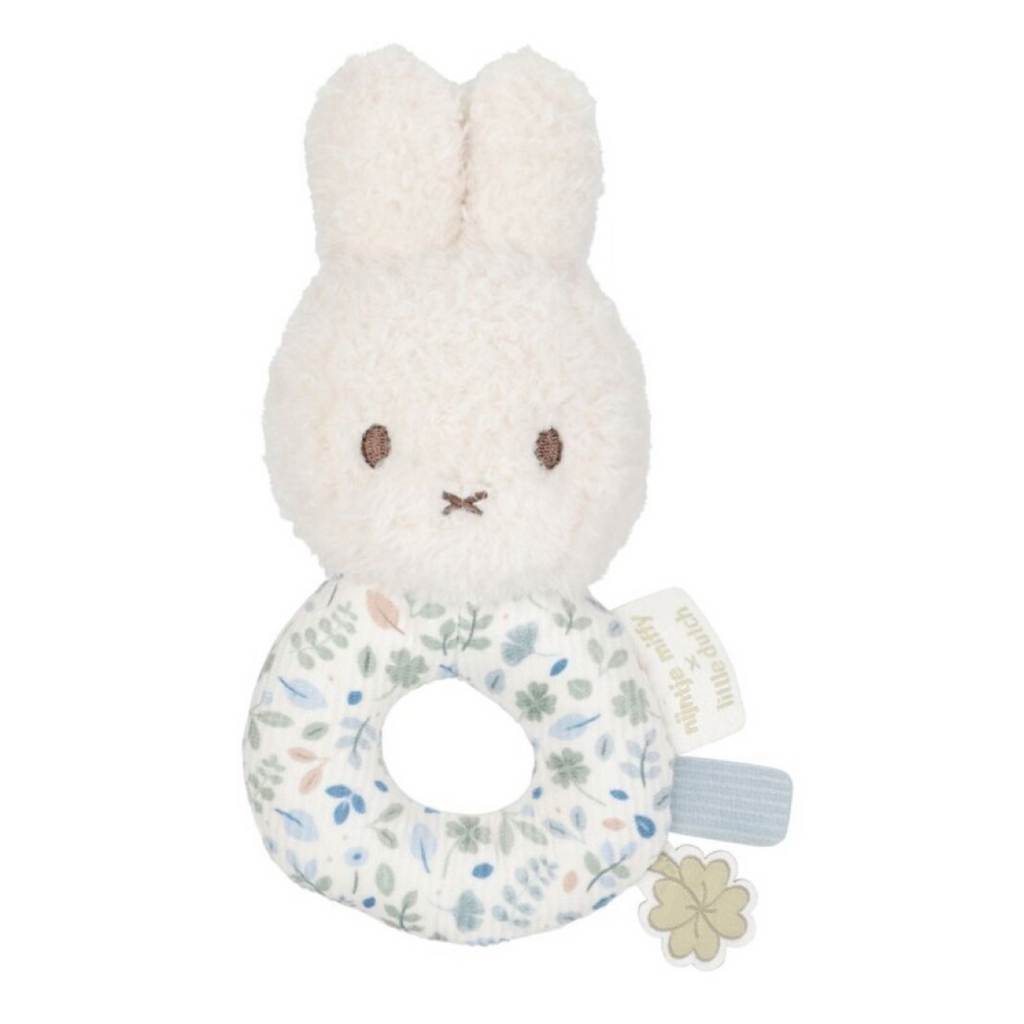 Sonajero de peluche Miffy blanco con aro textil estampado en tonos azules y verdes