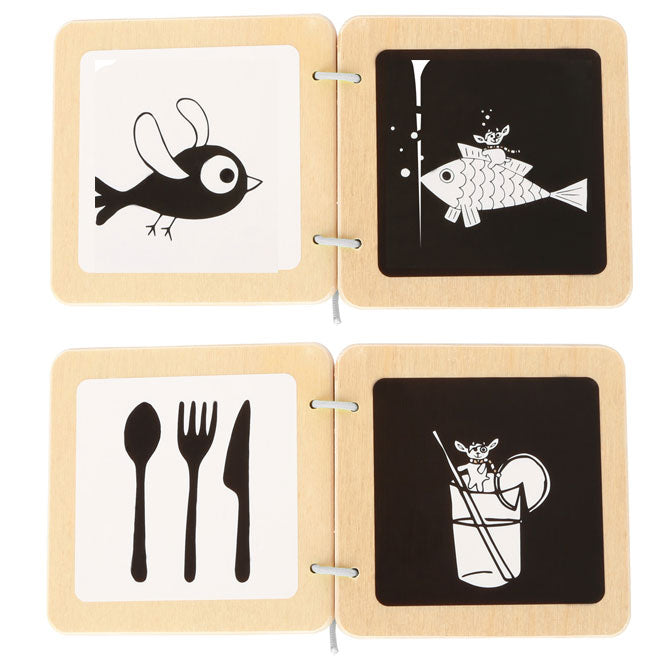 Libro de madera infantil. Se pueden explorar los primeros contrastes de blanco y negro junto con la divertida cabra Ludwig.