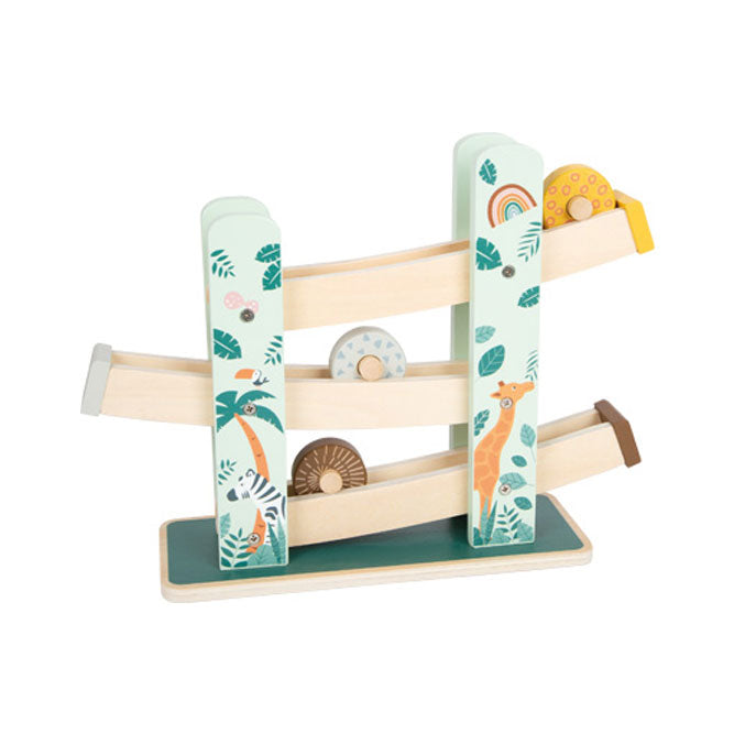 En este juguete pista de ruedas de madera, tres ruedas de madera de diferentes colores decoradas con dulces motivos, ruedan por las tres rampas.  Con dibujos de los animales.