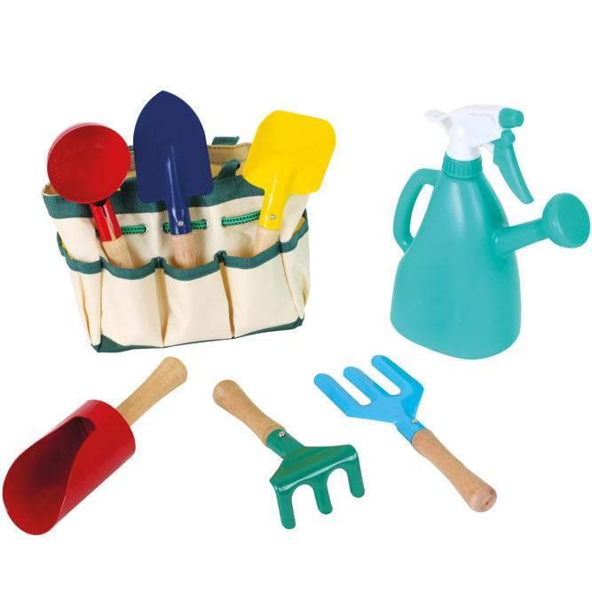Borsa giocattolo da giardino. Per piccoli giardinieri! Vivi la natura e divertiti nel tuo giardino con questa borsa, che include attrezzi da giardino e un annaffiatoio. La robusta borsa da giardino offre spazio per tutti e 7 gli attrezzi da giardinaggio. Tra gli altri, c'è una piccola pala, un annaffiatoio e un piccolo rastrello. Grazie alla borsa per il trasporto, i più piccoli sono pronti per grandi progetti, anche quando sono in giro!