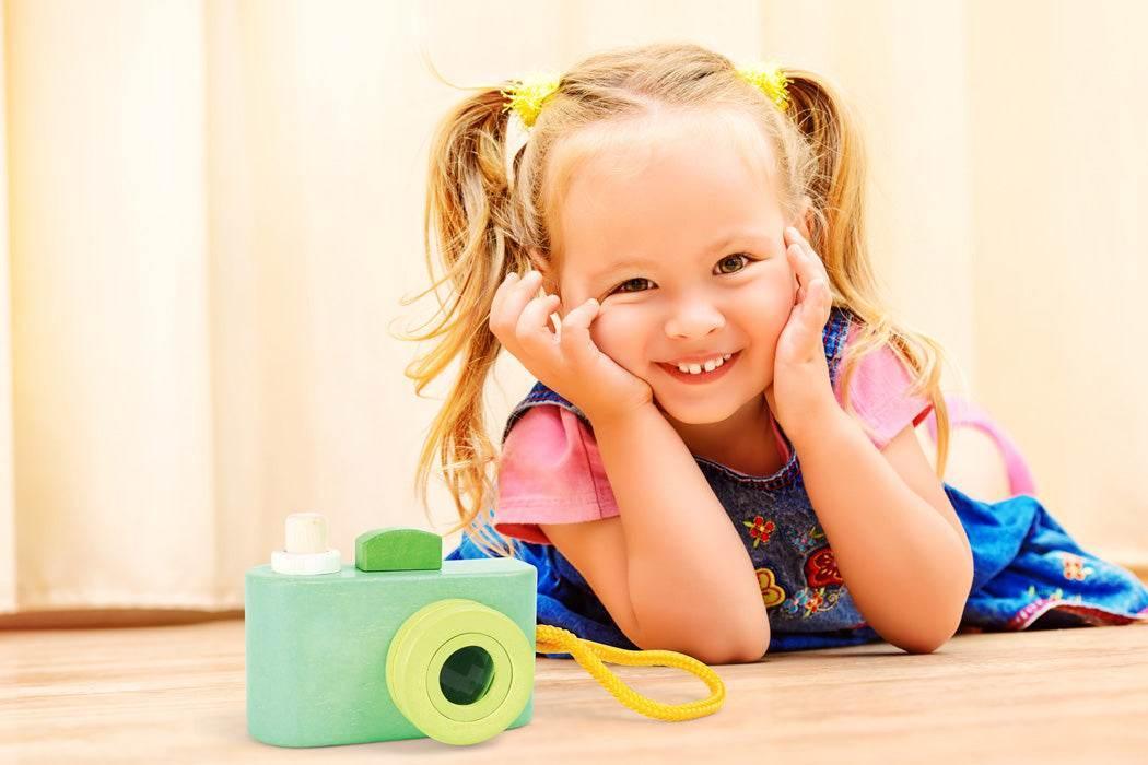 Macchina fotografica giocattolo in legno. Giocattoli per bambini da 1 anno in su.