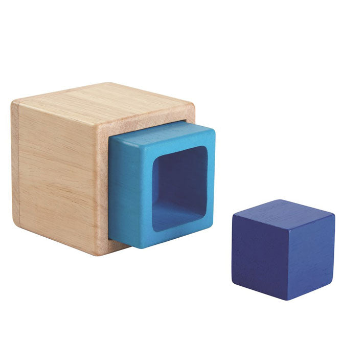 Juguete de bloques de madera para encajar en color natural y azul.