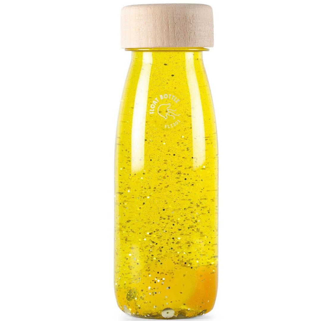 BOUTEILLE SENSORIELLE FLOTTANTE aux couleurs variées. L'arc-en-ciel à portée de main. Avec ces bouteilles, inspirées de la palette chromatique de la nature, les enfants découvrent les couleurs, s'émerveillent de la lumière, stimulent leur concentration et trouvent leur moment de calme. Ne pas immerger dans l'eau ni exposer au soleil pendant une longue période. Pour des raisons d'hygiène, nous recommandons de les essuyer avec un chiffon ou une lingette humide.
