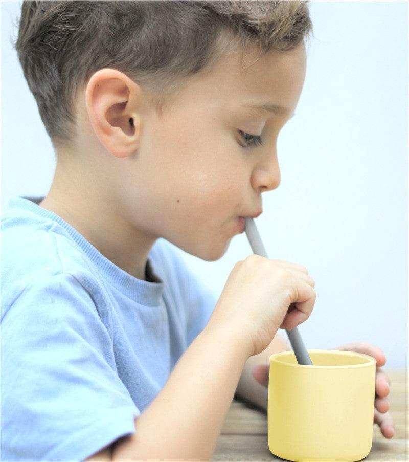 Vaso de suave silicona, alternativa saludable al plástico. Vaso para bebe