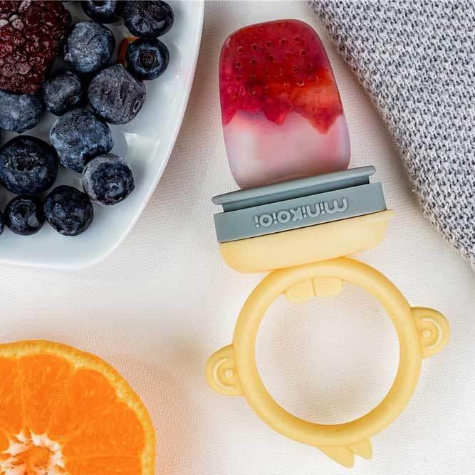 Silicone feeder, in grey and pastel yellow.