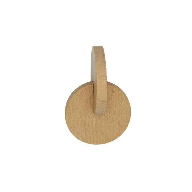 Juguete Montessori. Son dos discos de madera de haya entrelazados.