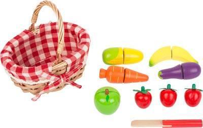 Wooden toy basket with fruits and vegetables, perfect for encouraging symbolic play and children's creativity.