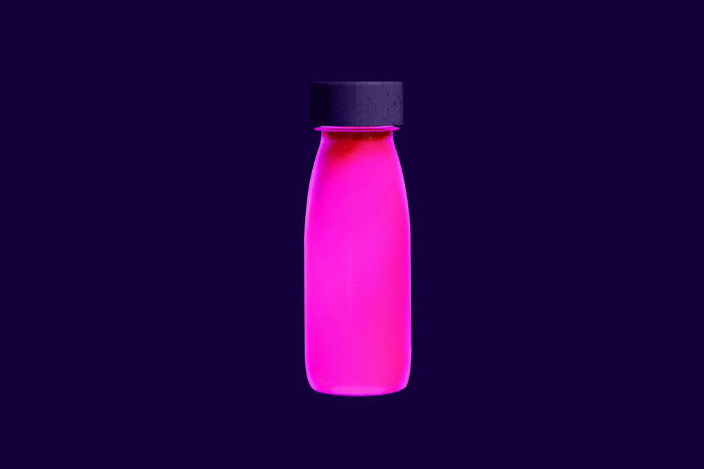 botellas con pigmentos fluorescentes y fosforescentes de color fucxia