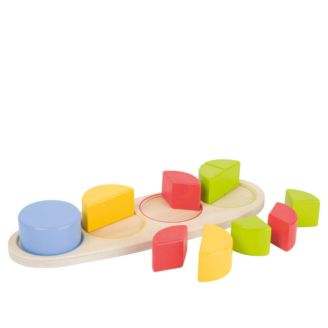 Juego de encaje de fracciones en madera con piezas de colores, ideal para aprendizaje temprano y desarrollo matemático infantil.
