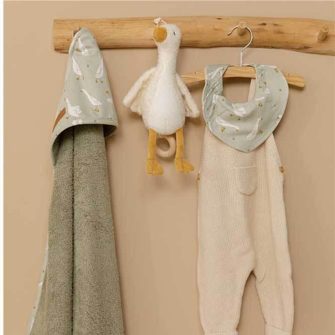 Questo bavaglino bandana assorbe l'umidità mentre si mangia. Può essere utilizzato anche come elegante sciarpa. È foderato e ha due bottoni automatici per una facile regolazione. Presenta un motivo a paperella color pastello.