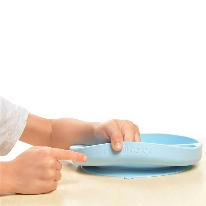 Plato para bebe de silicona con tres divisiones en color azul pastel.