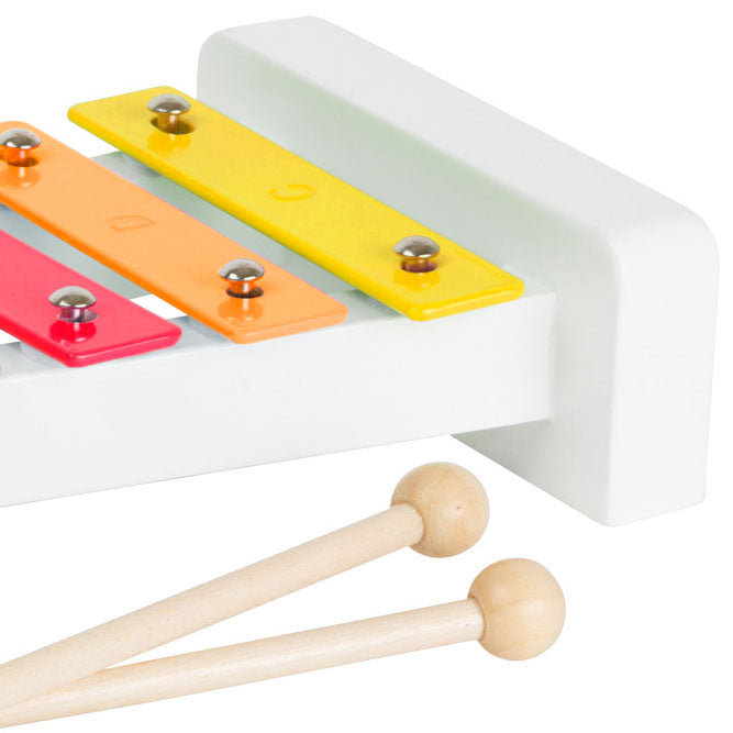 Xilófono infantil de madera con teclas de colores en arcoíris y baquetas, ideal para estimular la creatividad y el desarrollo musical de los niños